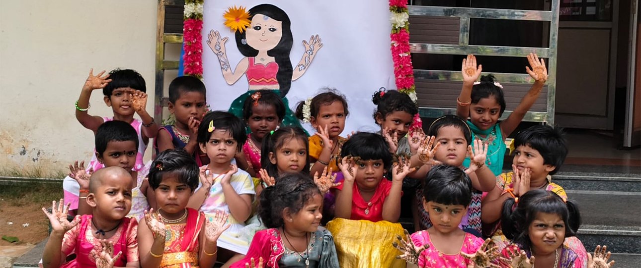 Mehindi Magic 2025 - Slide 1